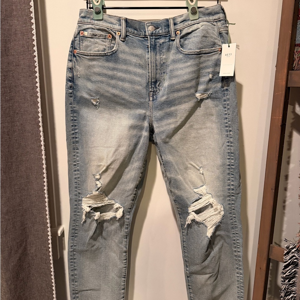 NWT American Eagle Ripped Jeans 14